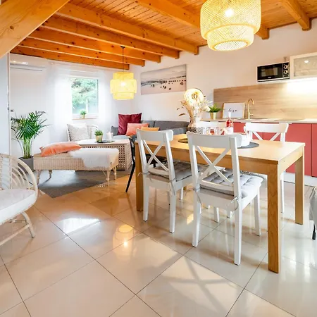 Laura Sauna & Goraca Balia *